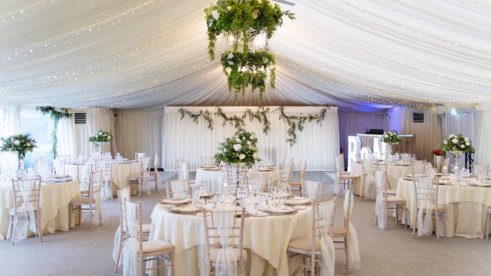 Linens, place settings and table details