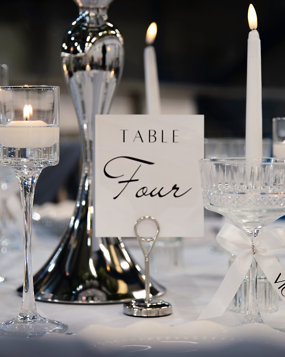 Table décor, centrepieces and place settings. — image 1